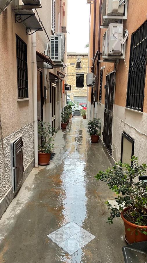 Casa Vacanze Antico Cortile Delle Palme Villa Villagrazia Di Carini Exterior foto