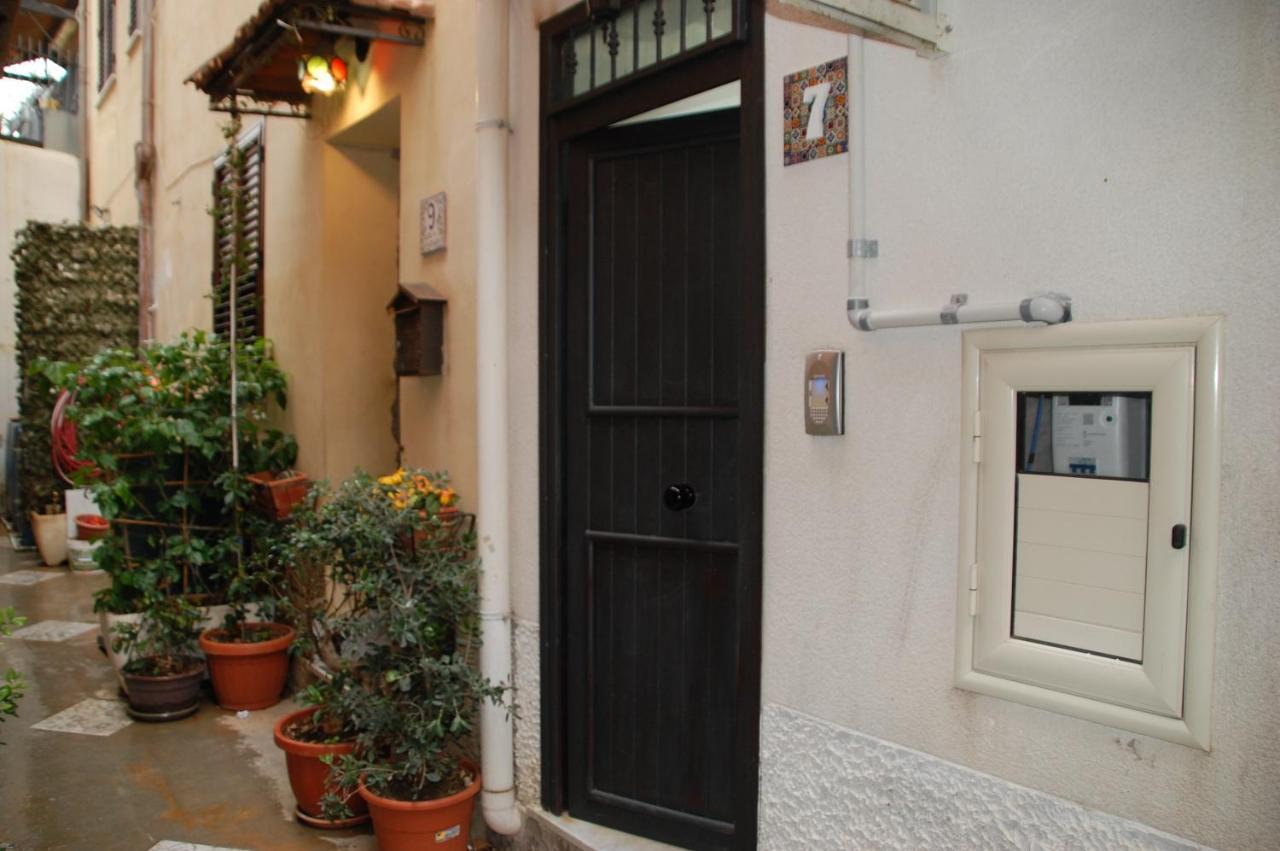 Casa Vacanze Antico Cortile Delle Palme Villa Villagrazia Di Carini Exterior foto