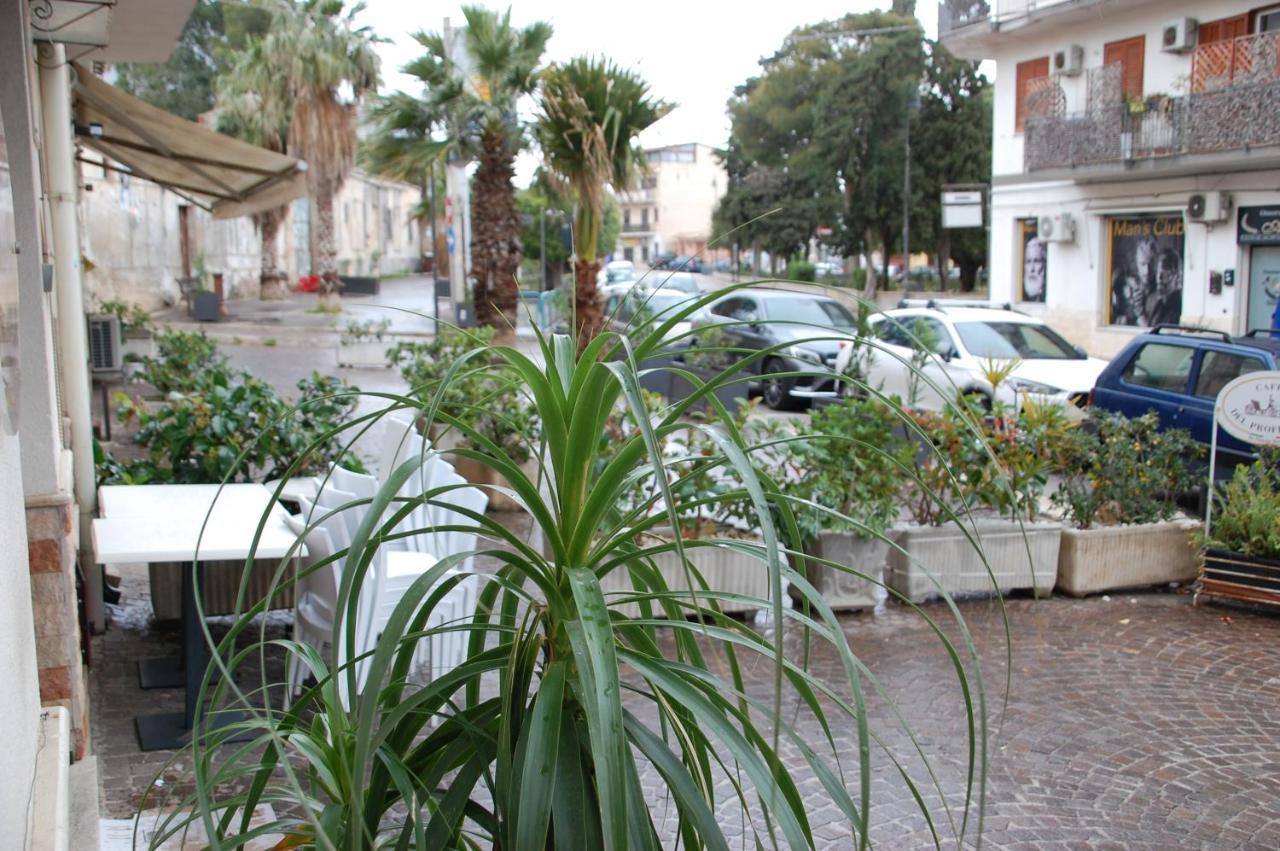 Casa Vacanze Antico Cortile Delle Palme Villa Villagrazia Di Carini Exterior foto